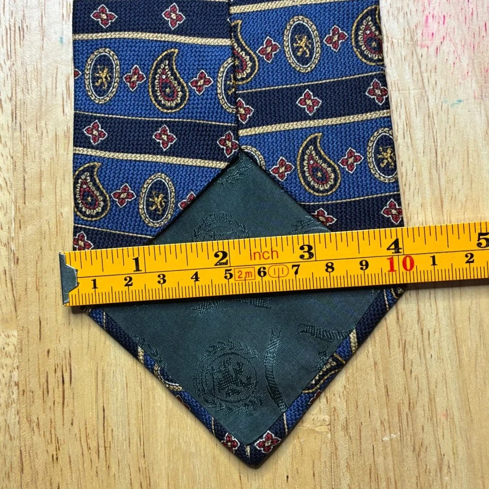 Vintage Tommy Hilfiger Tie Lot 2 Crest Paisley Preppy Silk Style Neckties